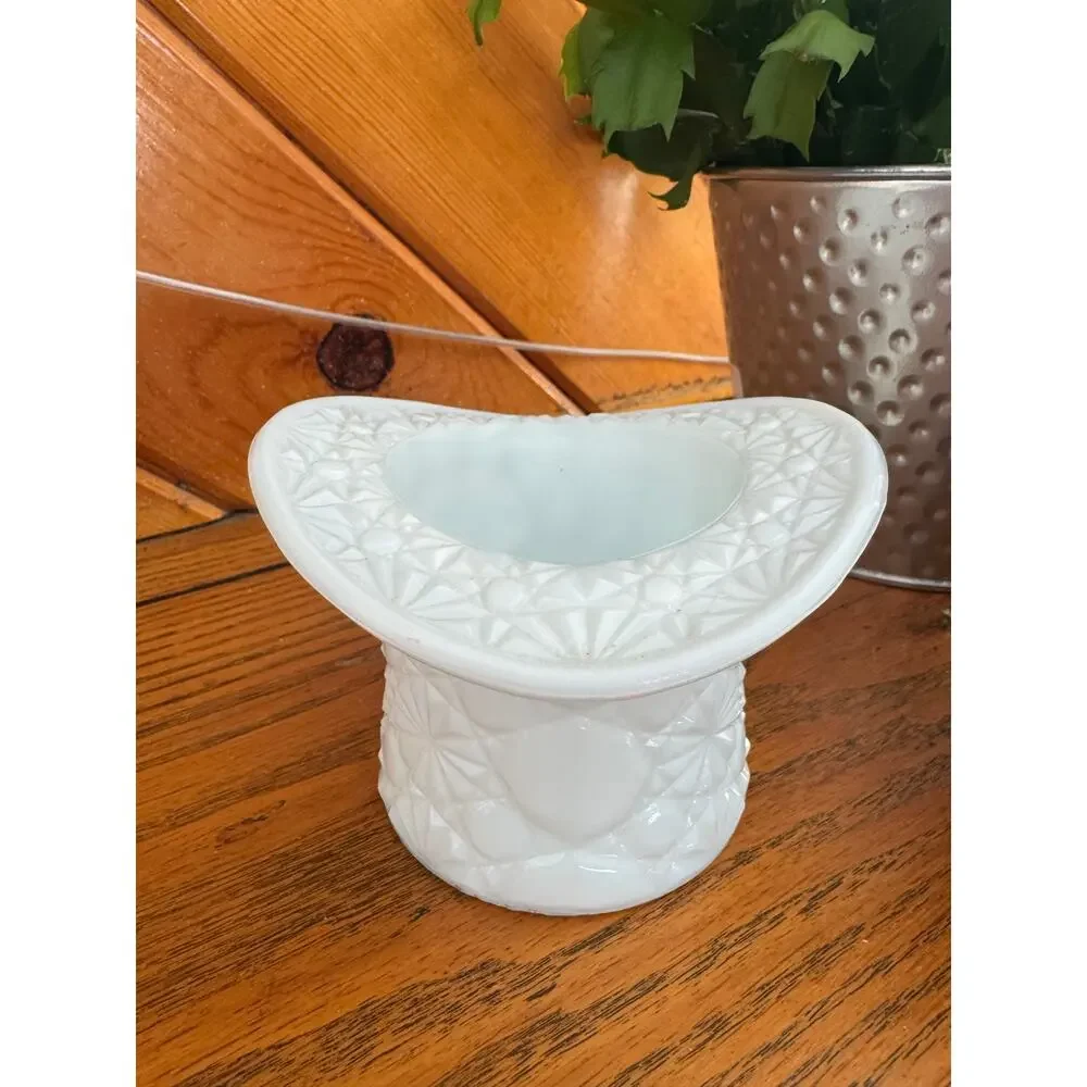 Vintage Fenton Milk Glass Top Hat Daisy and Button Pattern - Picture 2 of 12